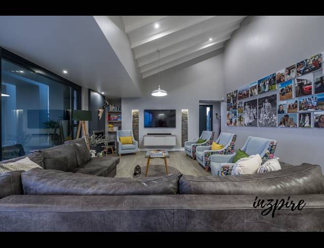 4 BEDROOM HOUSE FOR SALE IN VILLAGE ON SEA